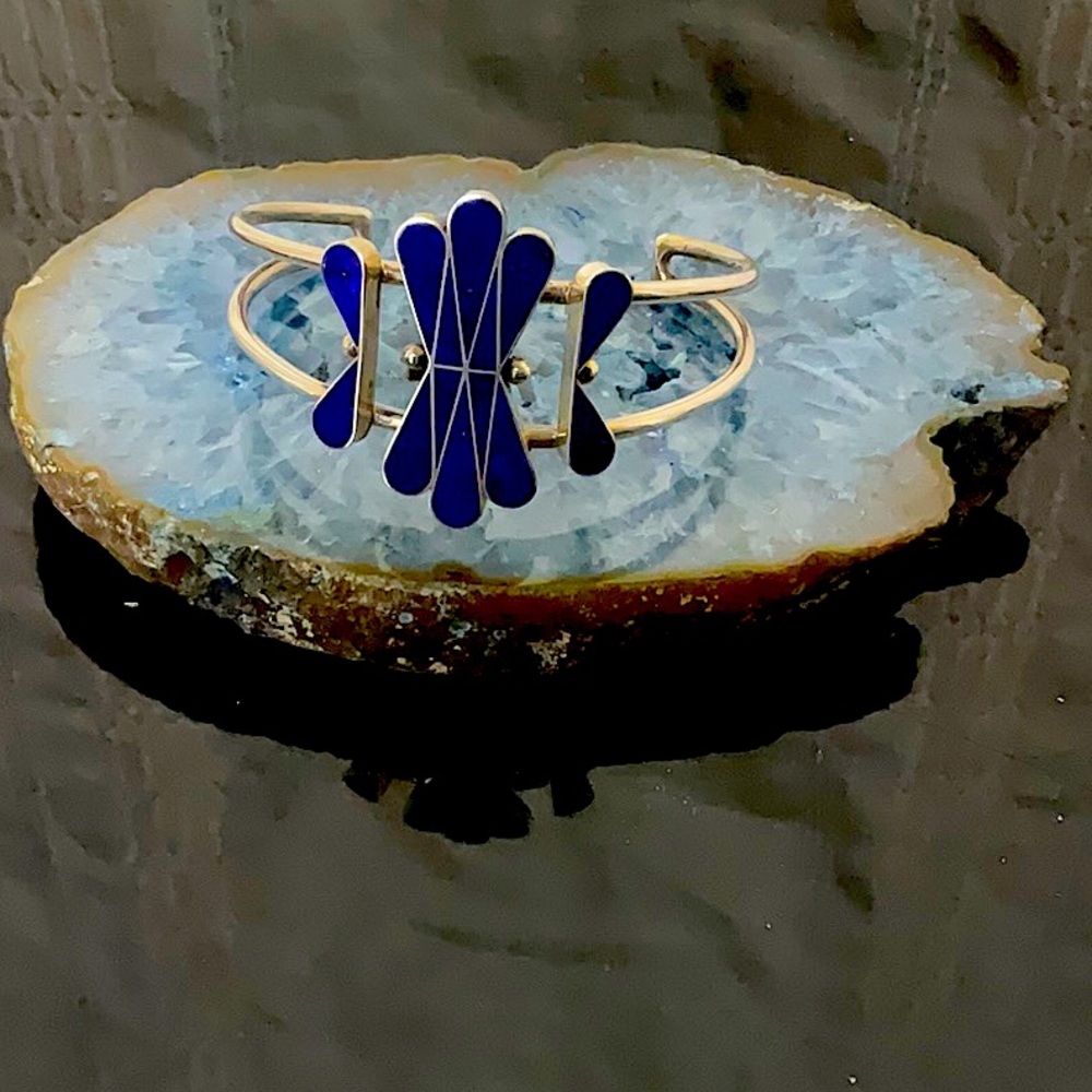 Vtg.SW NativeAmericanIndian Sterling Silver Cuff With Natural Lapis Gemstone.